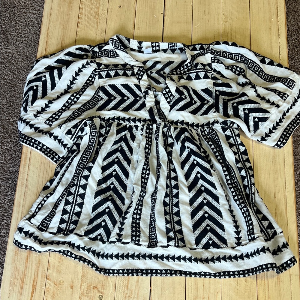 Old Navy Black and White Patterned Top